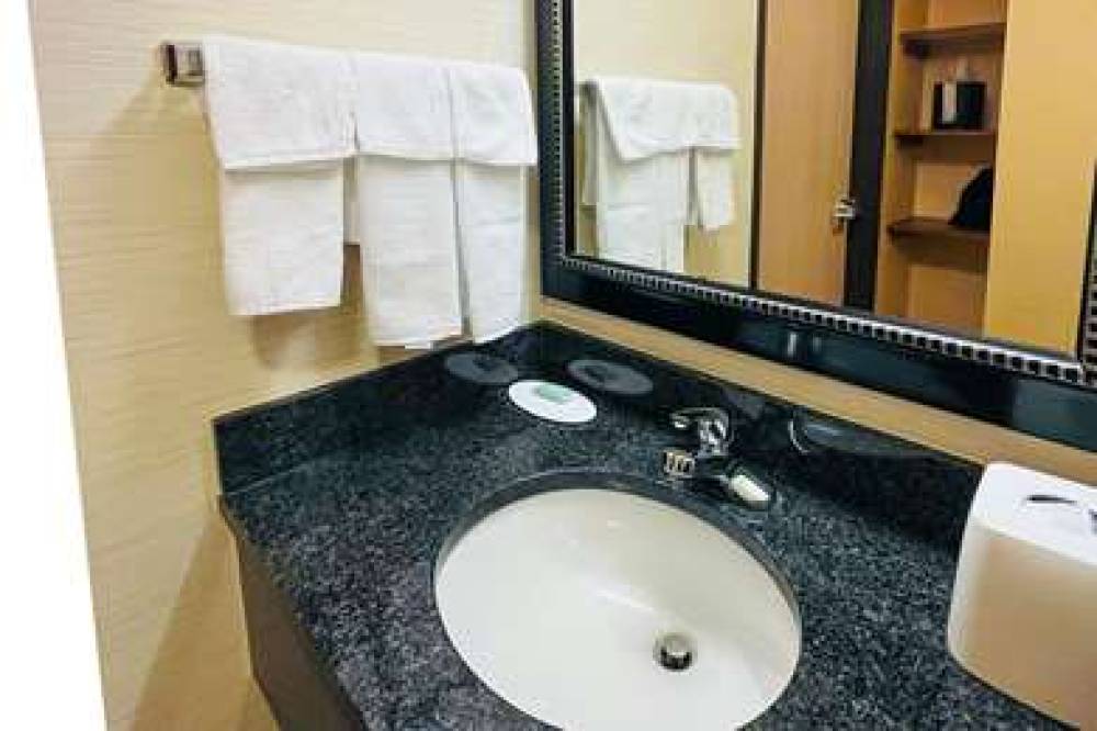 COMFORT INN AND SUITES OLATHE - KAN 9