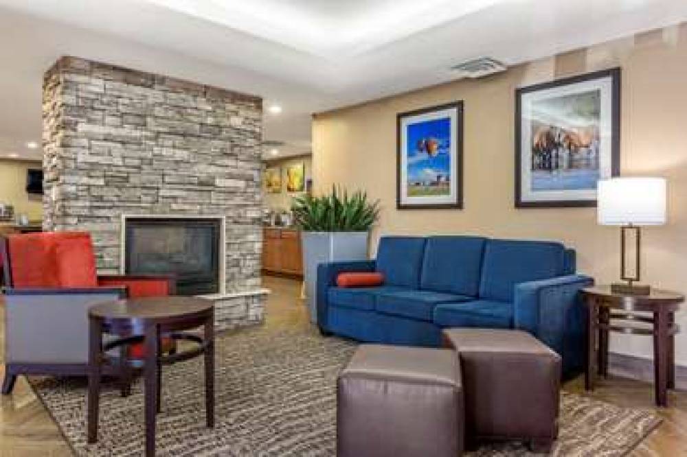 COMFORT INN AND SUITES PHOENIX NORT 4