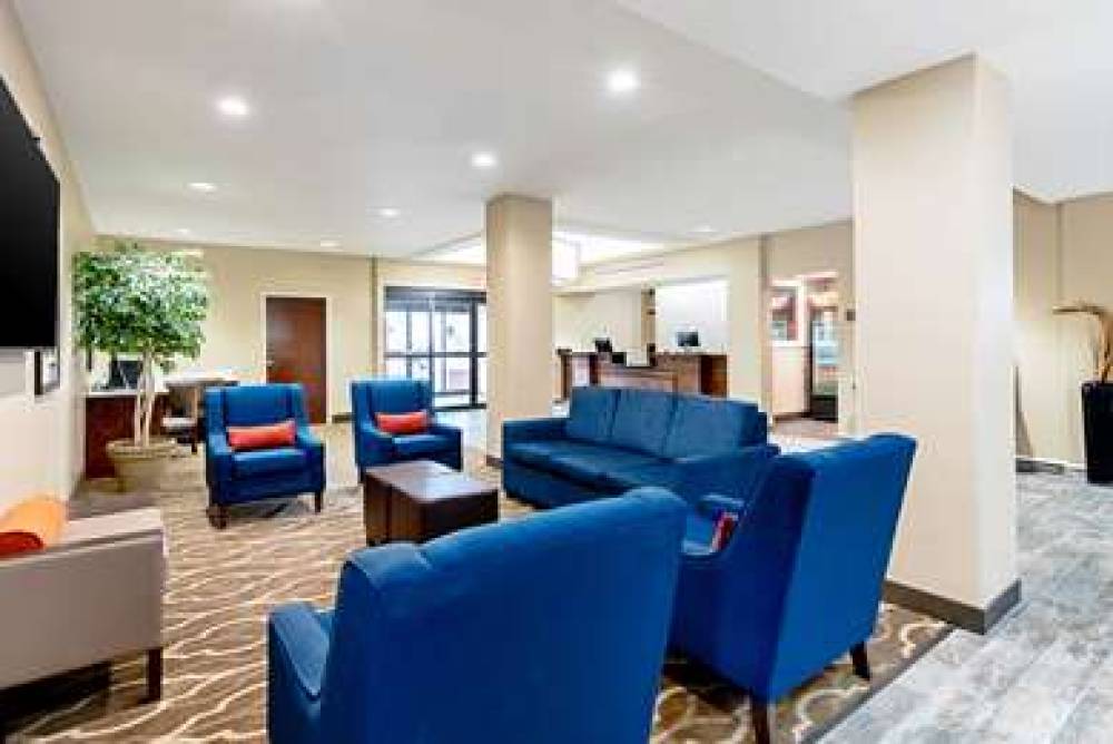 COMFORT INN AND SUITES PINE BLUFF 4