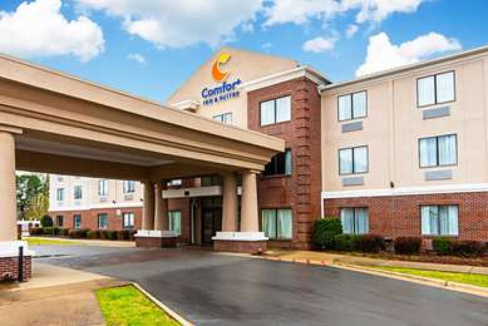 COMFORT INN AND SUITES PINE BLUFF 1