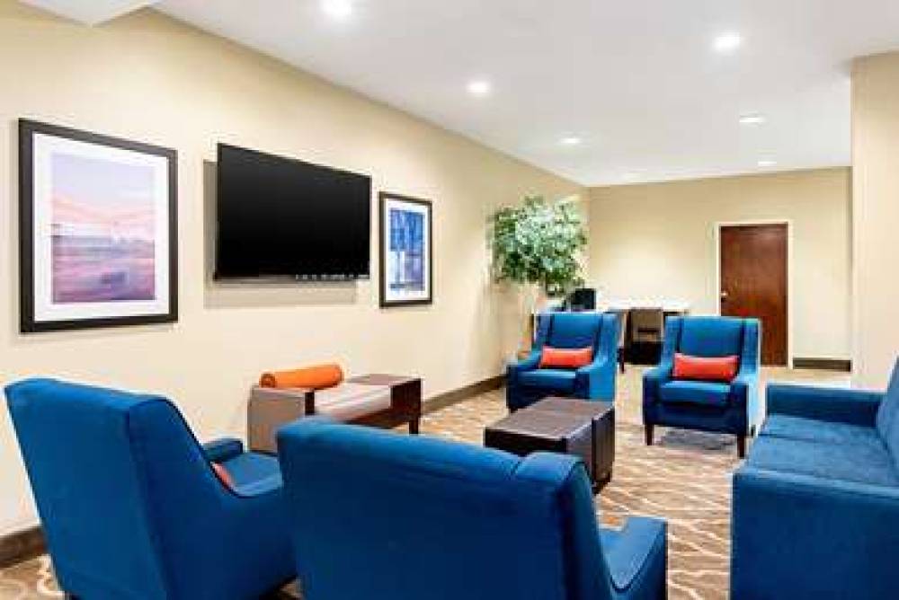 COMFORT INN AND SUITES PINE BLUFF 3