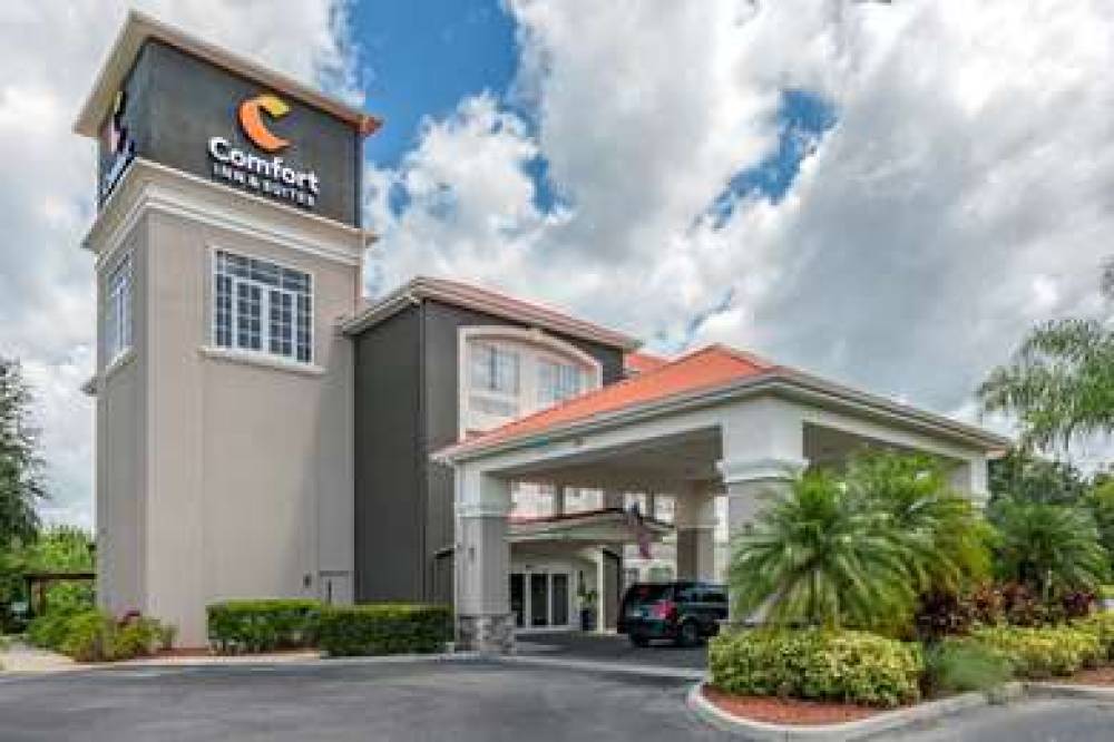 COMFORT INN AND SUITES PORT CHARLOT 1