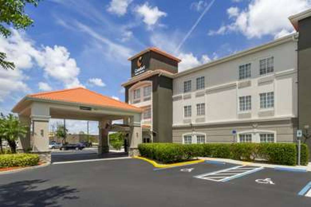 COMFORT INN AND SUITES PORT CHARLOT 3