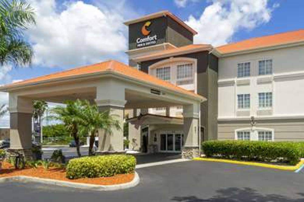 COMFORT INN AND SUITES PORT CHARLOT 4