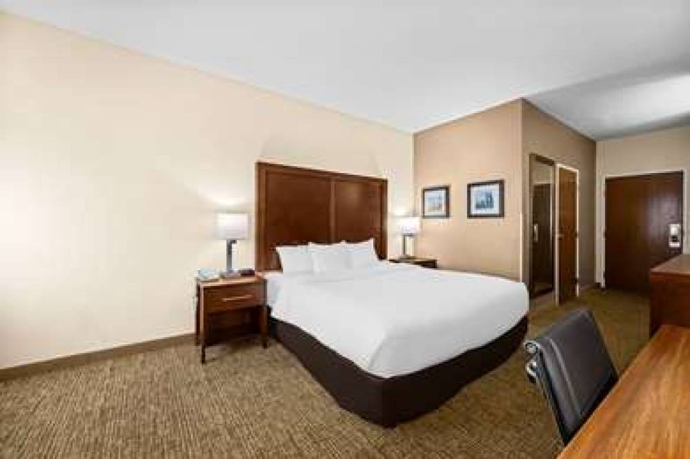 COMFORT INN AND SUITES PUEBLO 8