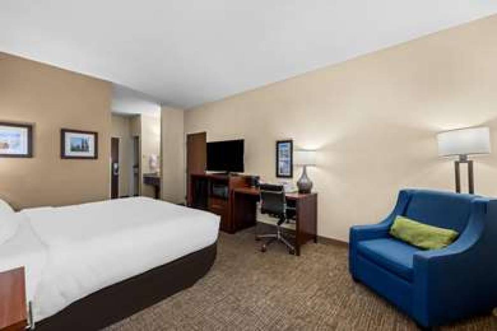 COMFORT INN AND SUITES PUEBLO 9