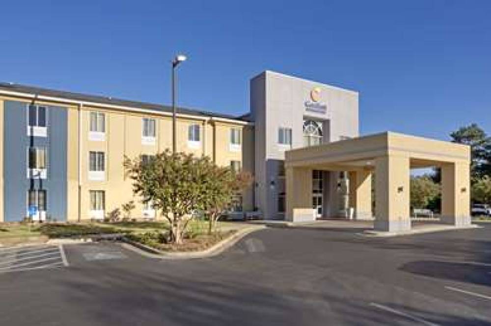 COMFORT INN AND SUITES RUSTON 1