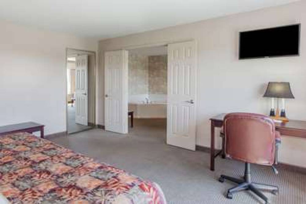 COMFORT INN AND SUITES SHELBYVILLE 10