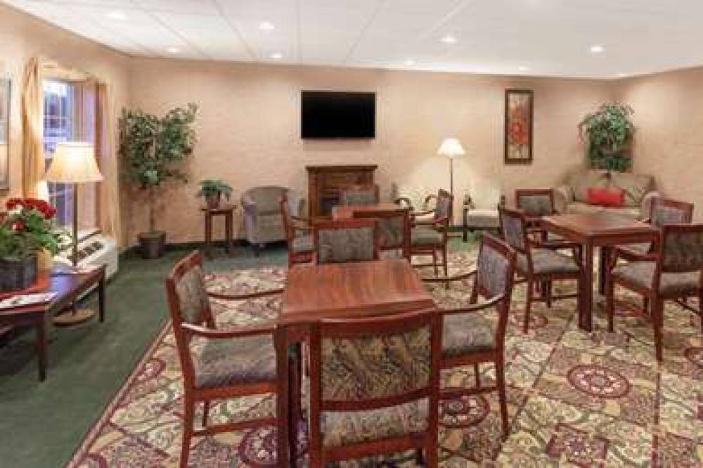 COMFORT INN AND SUITES SHELBYVILLE 3