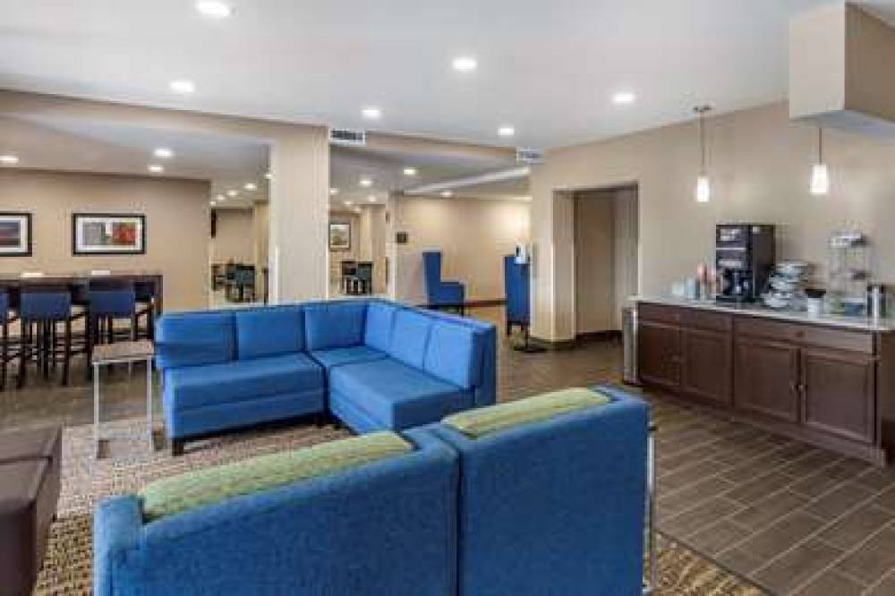 COMFORT INN AND SUITES SPRING LAKE 4