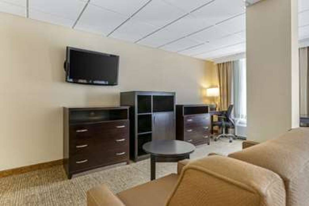 Comfort Inn And Suites Triadelphia 5