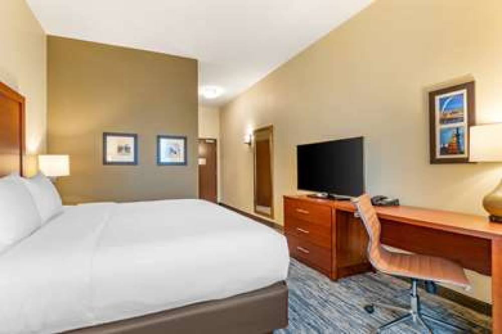 COMFORT INN AND SUITES W DES MOINES 7