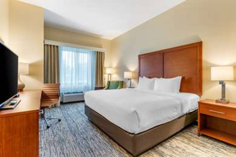 COMFORT INN AND SUITES W DES MOINES 5