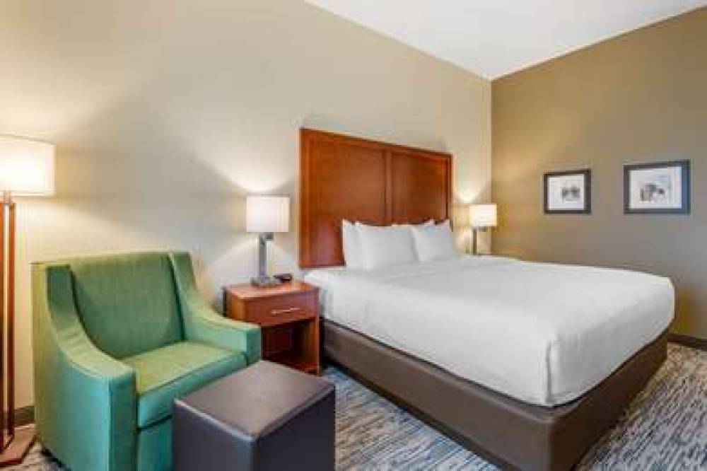 COMFORT INN AND SUITES W DES MOINES 6