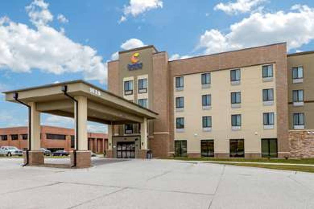 COMFORT INN AND SUITES W DES MOINES 1