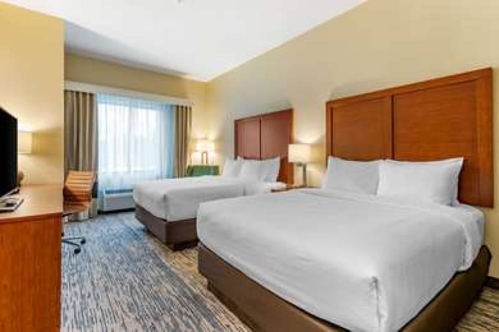 COMFORT INN AND SUITES W DES MOINES 10