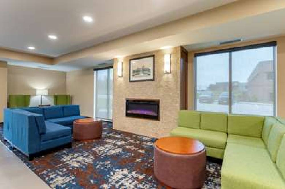 COMFORT INN AND SUITES W DES MOINES 3