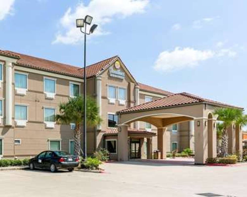 Comfort Inn And Suites Winnie 2