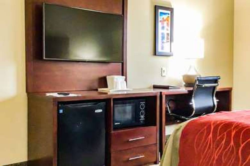 COMFORT INN AND SUITES YUMA I-8 10