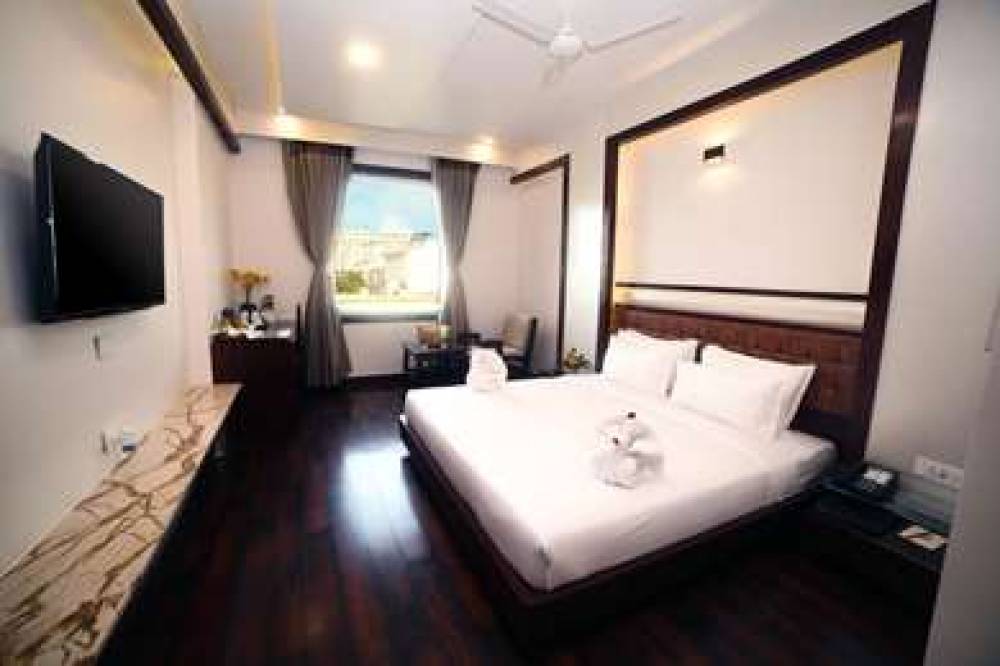 COMFORT INN BENARAS 10