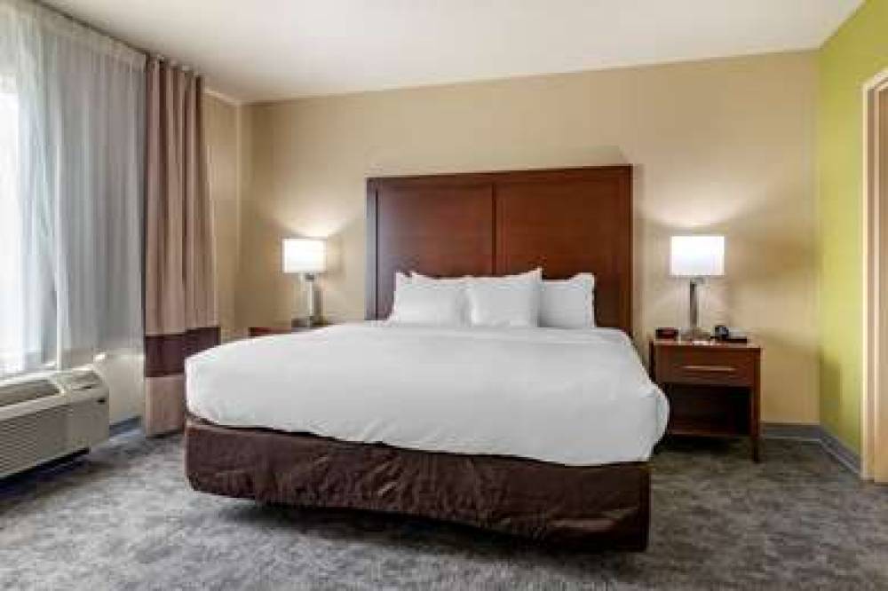 COMFORT INN BENTONVILLE - CRYSTAL B 10