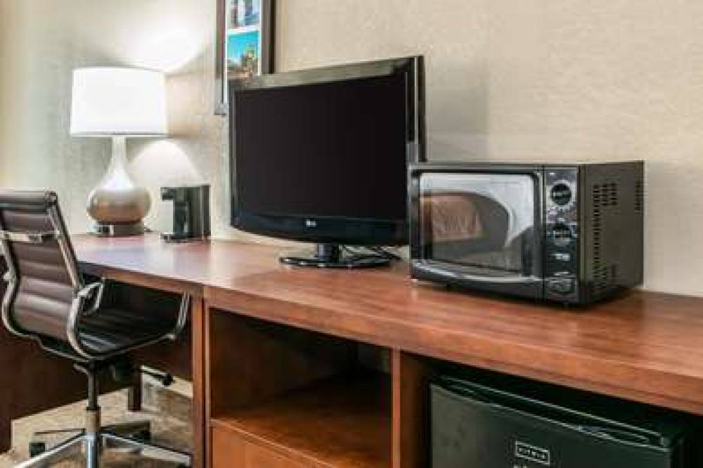 COMFORT INN BLUE ASH NORTH 8