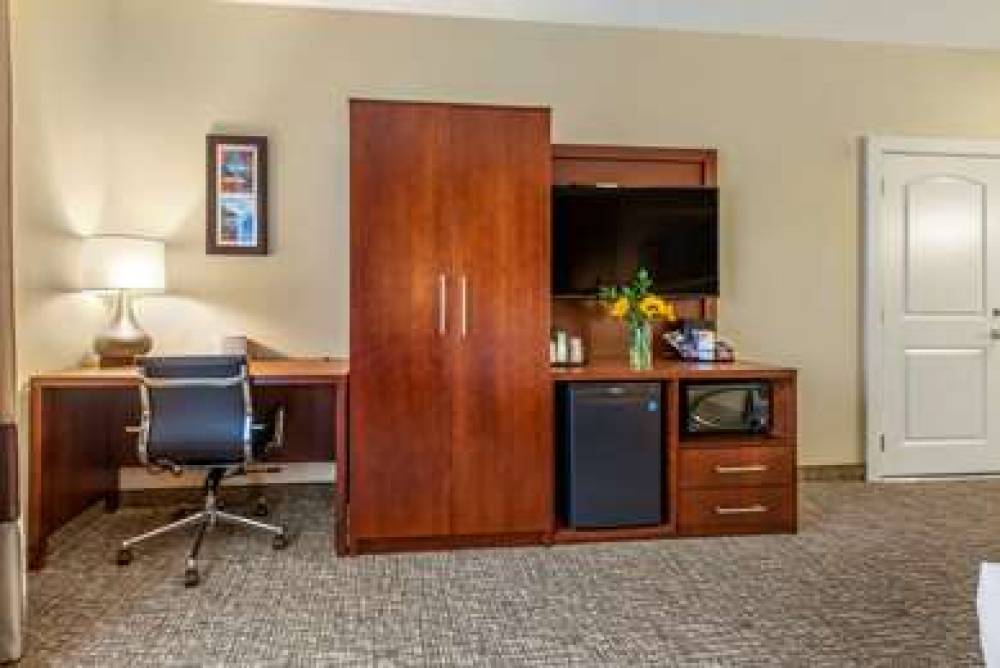 COMFORT INN BREWSTER 8