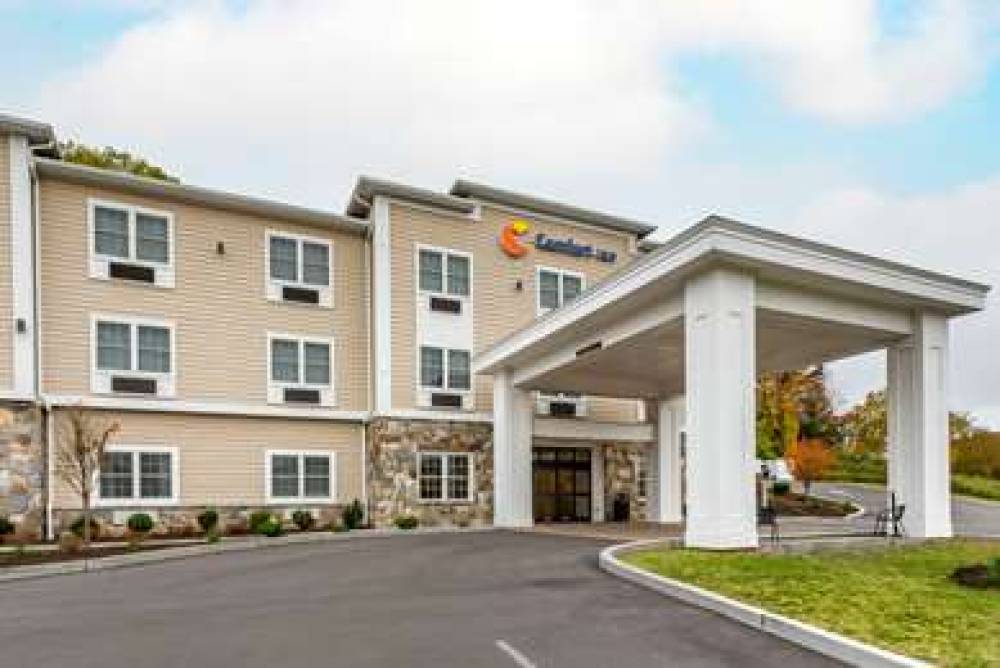 COMFORT INN BREWSTER 1