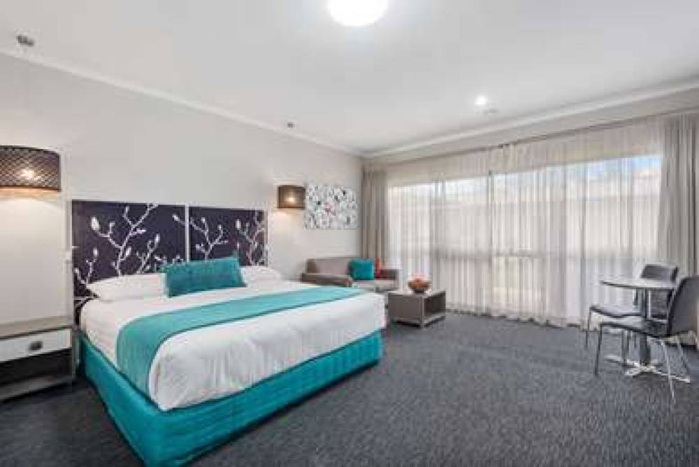 Comfort Inn Deakin Palms 9