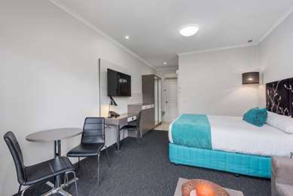 Comfort Inn Deakin Palms 8