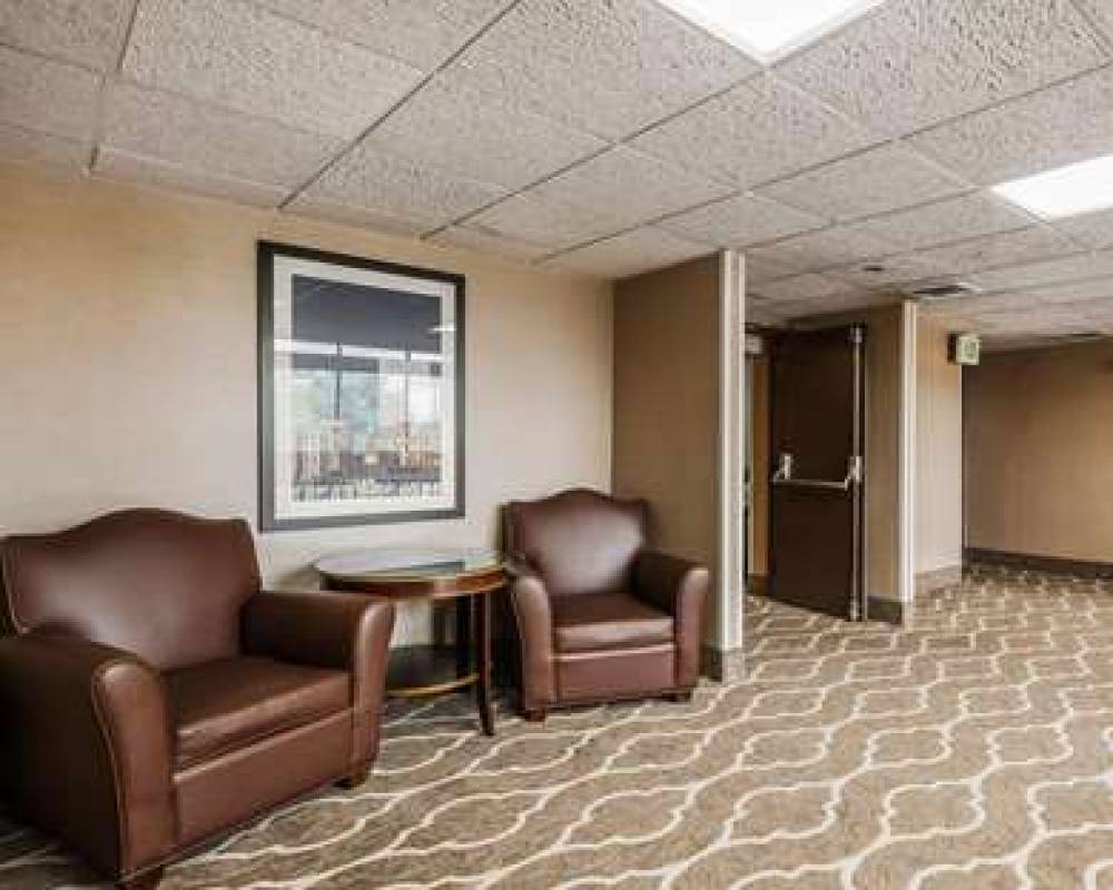 COMFORT INN DENVER EAST 4