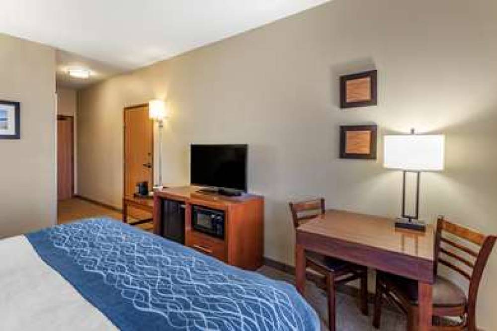 COMFORT INN EVANSVILLE-CASPER 8