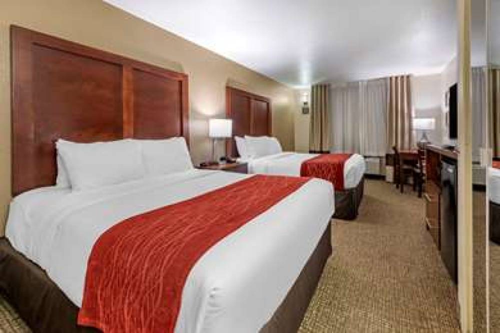 Comfort Inn Fontana 9