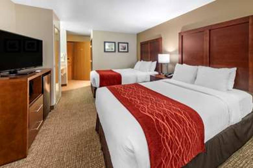 Comfort Inn Fontana 10