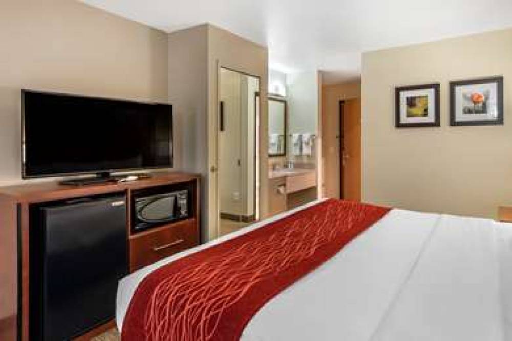 Comfort Inn Fontana 8