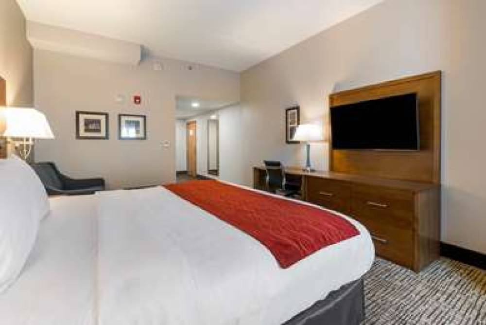 Comfort Inn Grove City 4