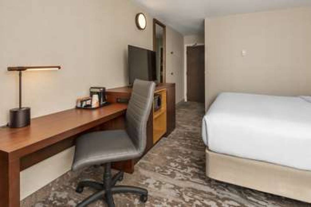 Comfort Inn Hwy. 401 10