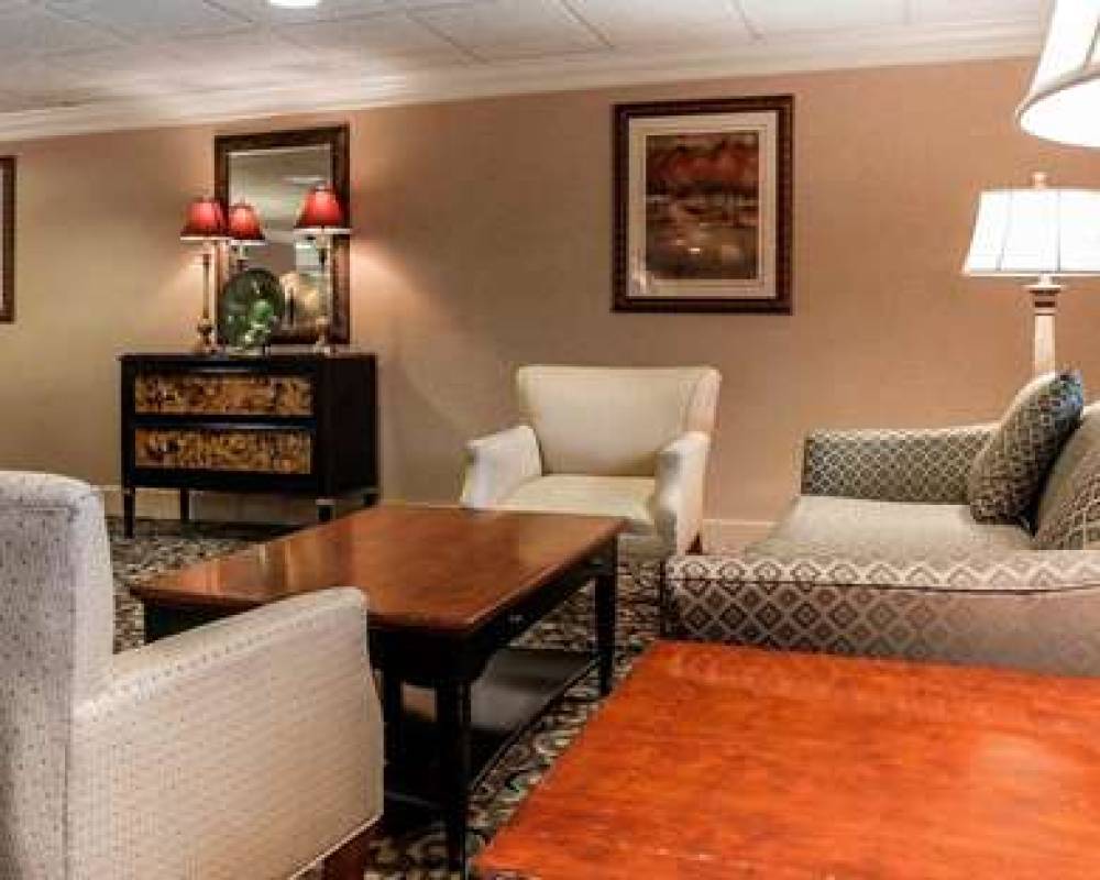 Comfort Inn Livonia 3