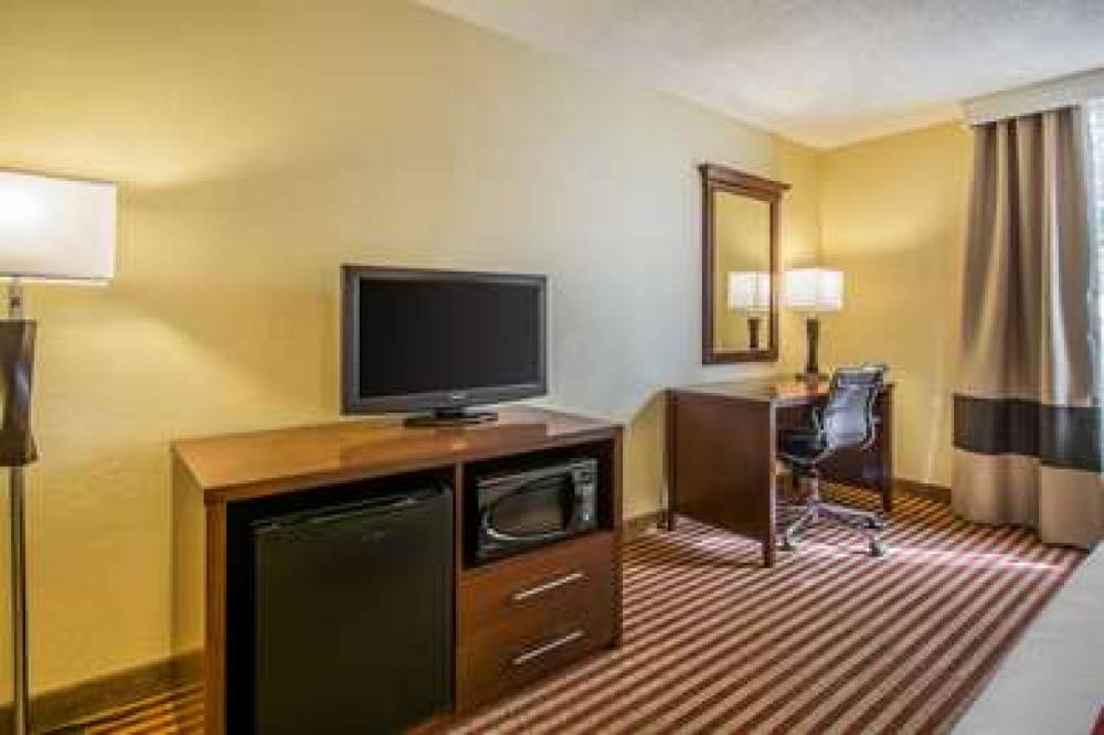 Comfort Inn Maingate 10