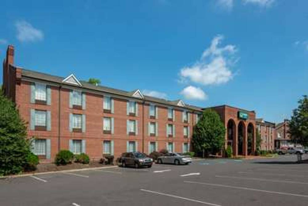 COMFORT INN MONTGOMERYVILLE 4