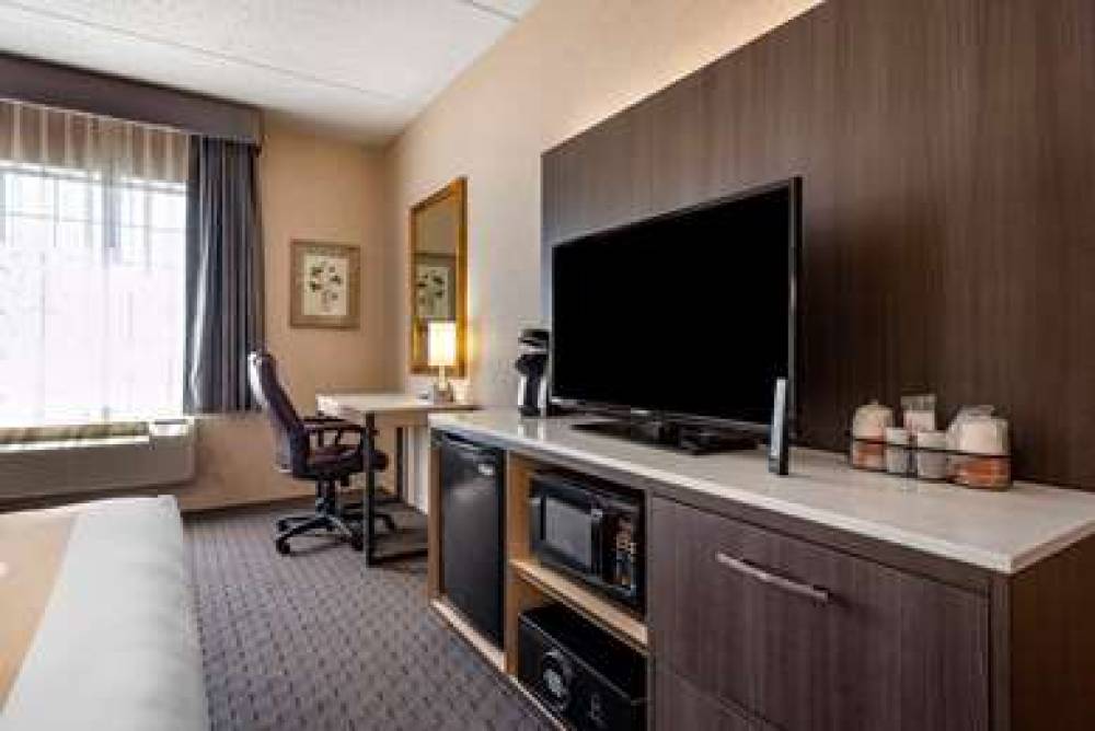 COMFORT INN MONTGOMERYVILLE 10