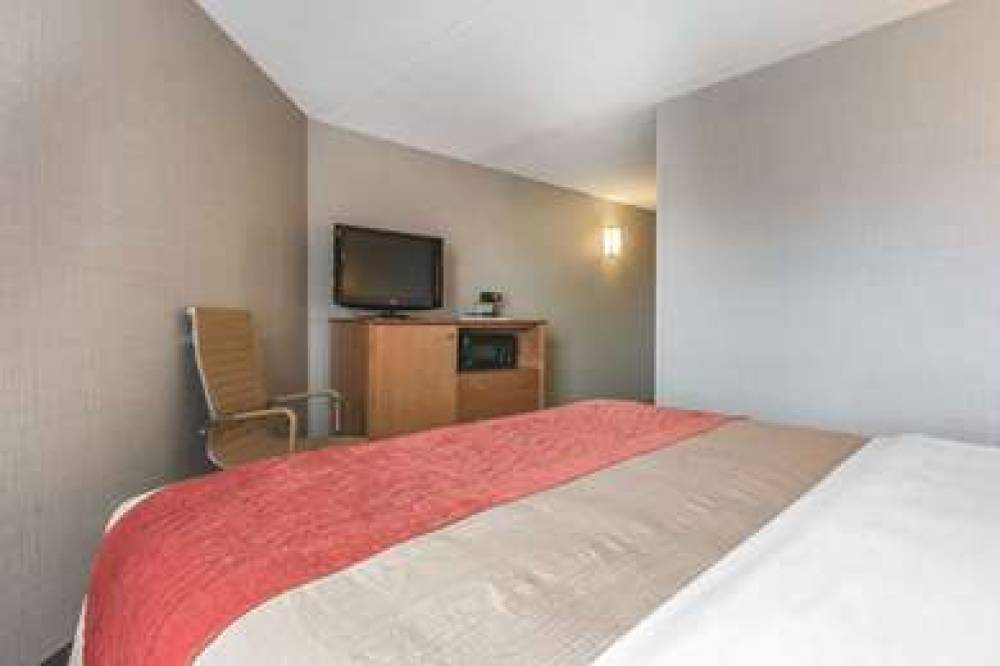 Comfort Inn Oshawa 8