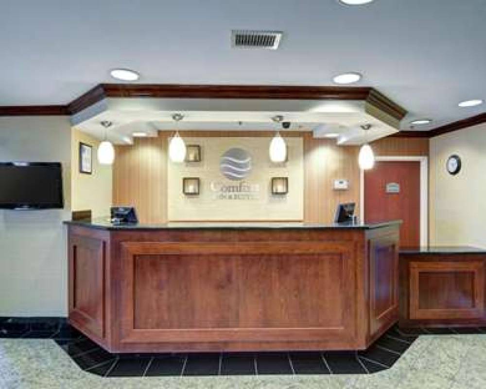 COMFORT INN & SUITES AIRPORT DULLES 4