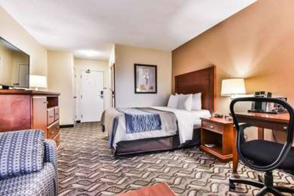 Comfort Inn & Suites Ambassador Bridge 4