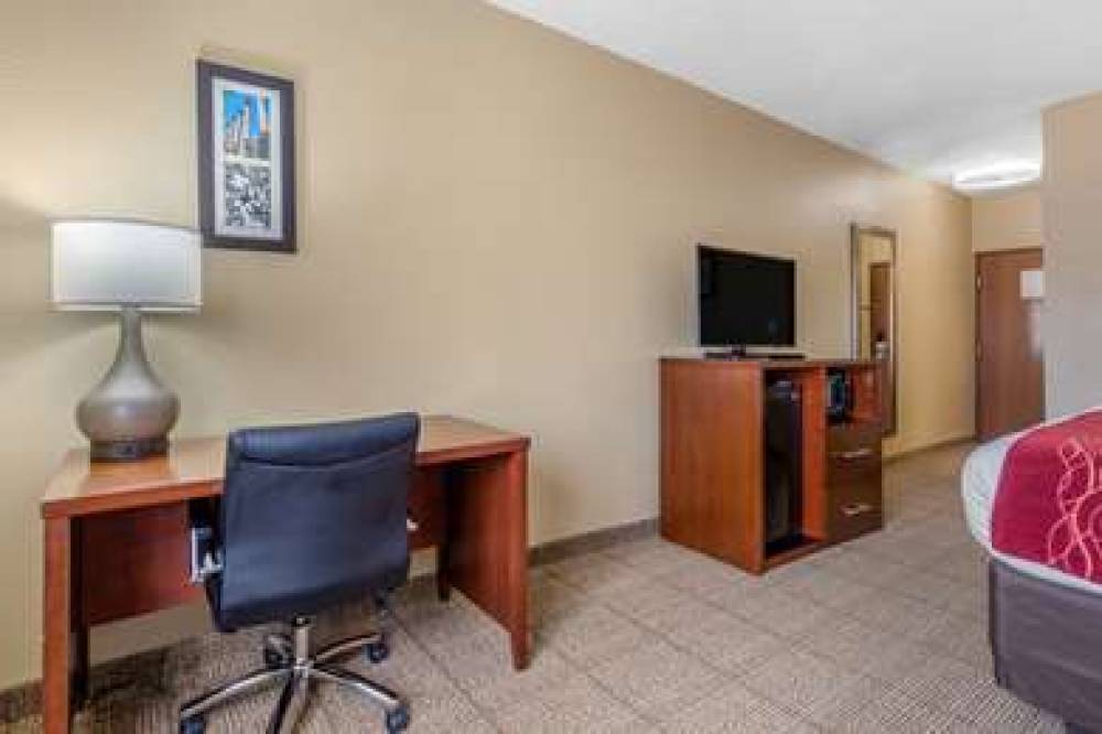 COMFORT INN & SUITES 8