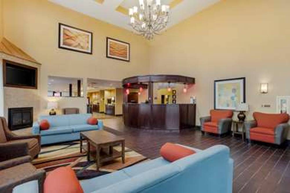 Comfort Inn & Suites 3