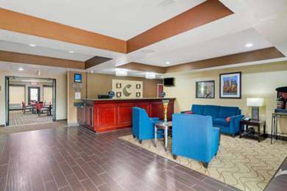 Comfort Inn & Suites 3