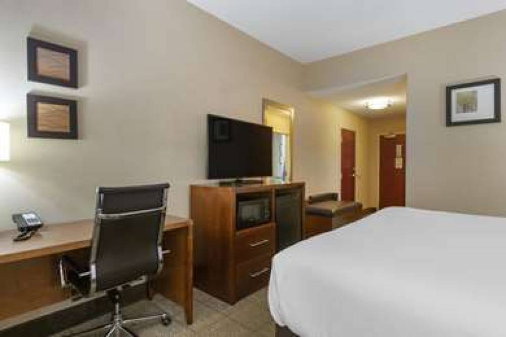 Comfort Inn & Suites 6