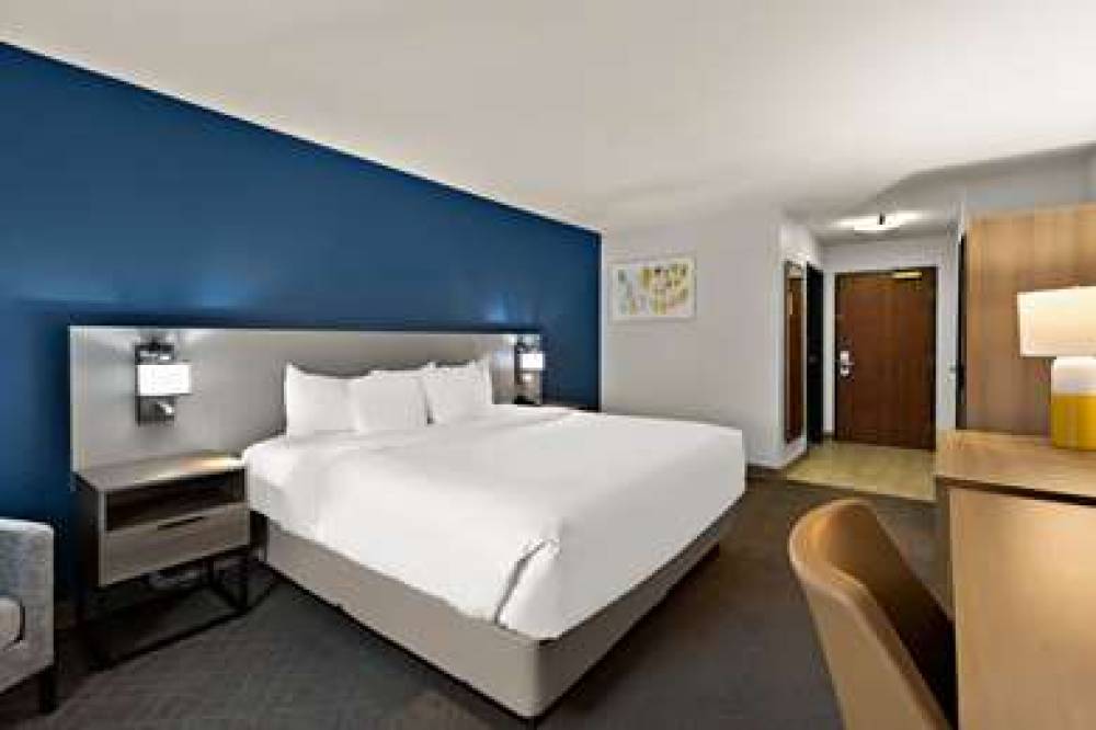 Comfort Inn & Suites 10