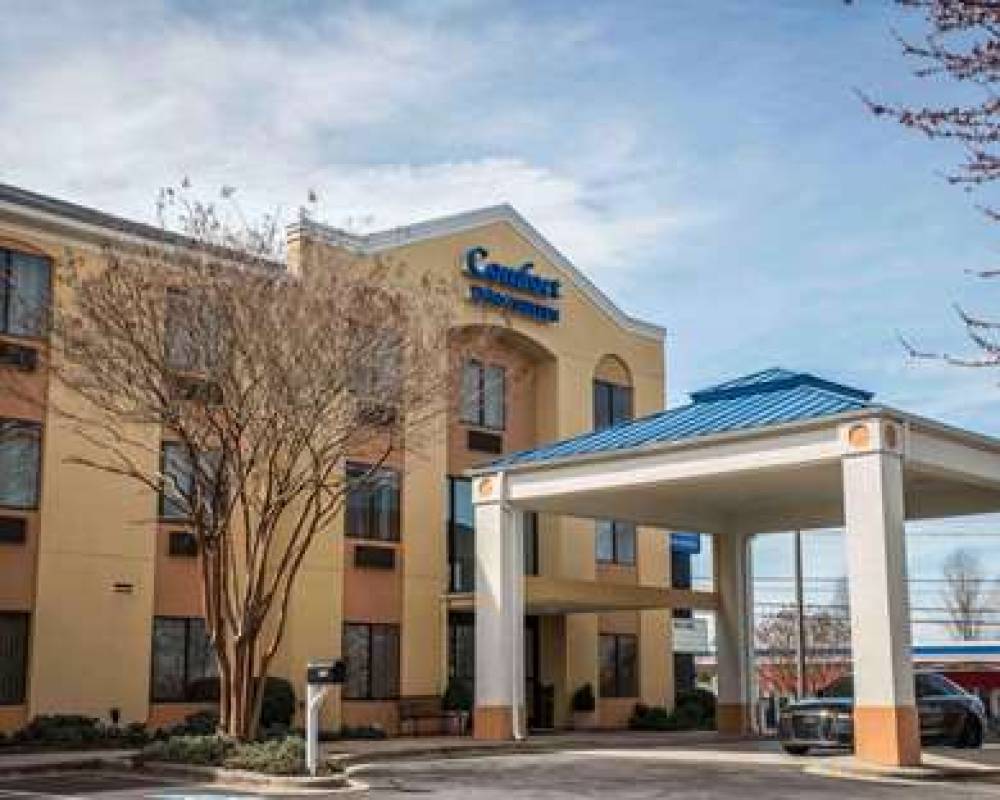 COMFORT INN & SUITES 1